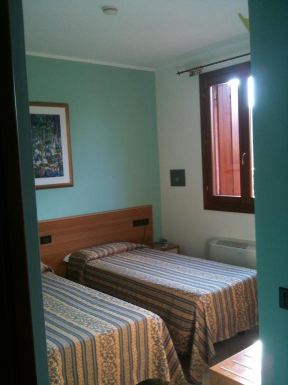 Hotel Le Corti Pitstop Ferrara Zimmer foto